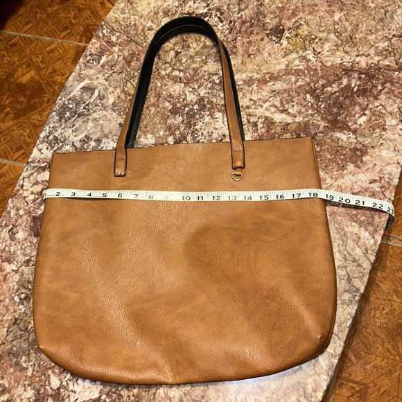 BEAUTIFUL BROWN LEATHER CARRY ALL! A MUST HAVE!! - Picture 12 of 14